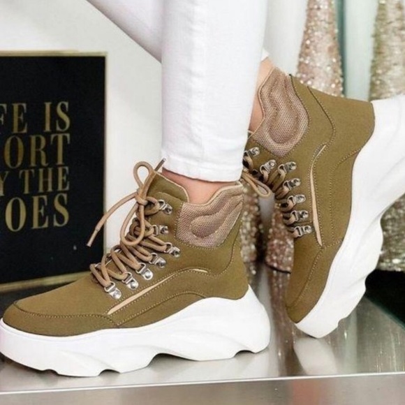 ⭐️⭐️Sweet Street-Style Lace-Up Bubble Platform Sneaks—NWT - Picture 2 of 9